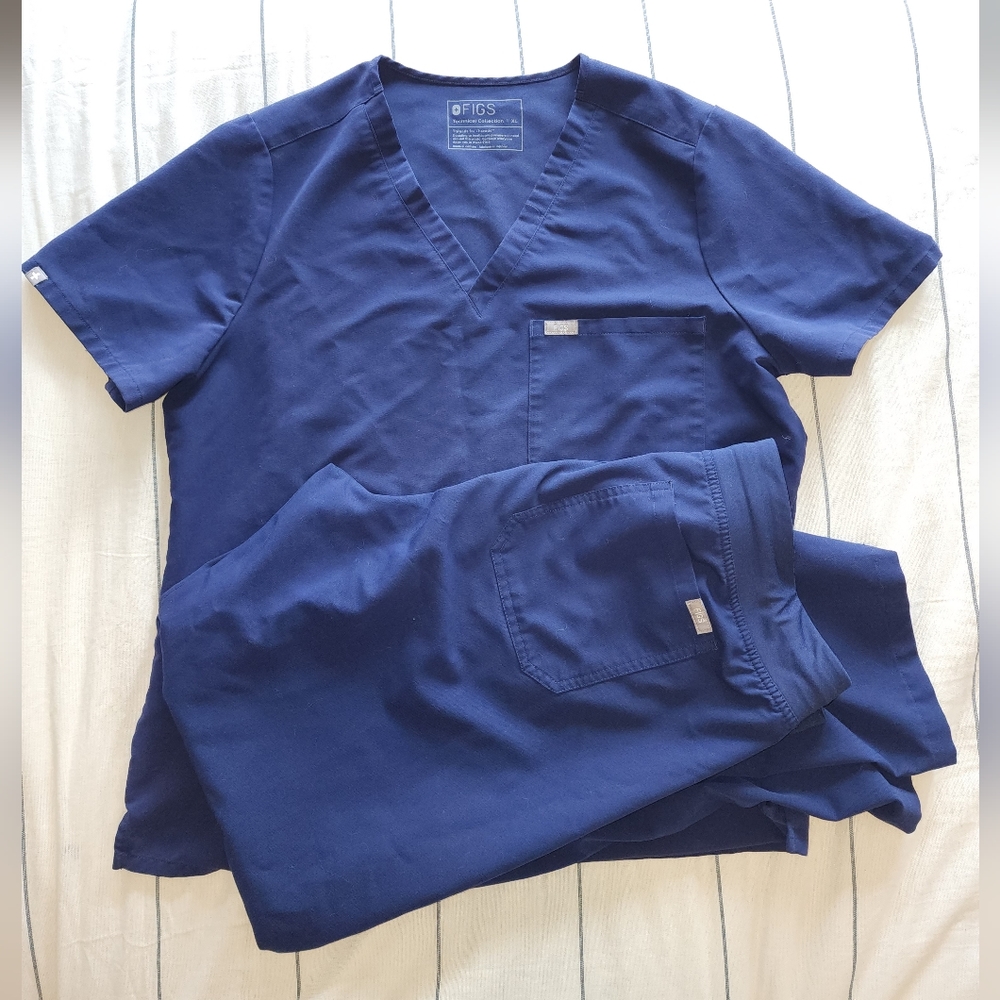 COPY - FIGS XL Navy scrub set